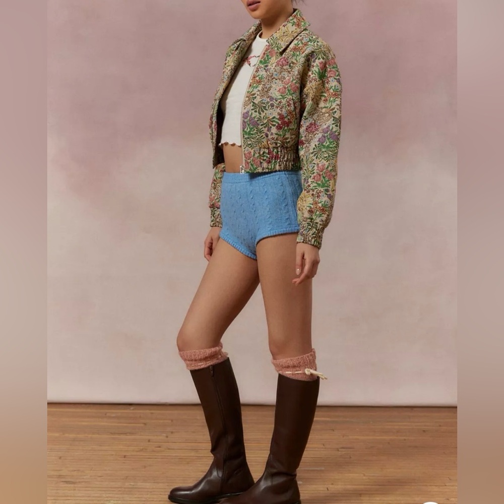 Kimchi Blue Evelyn Cropped Bomber Jacket in Spring Floral Tapestry - Small-EUC